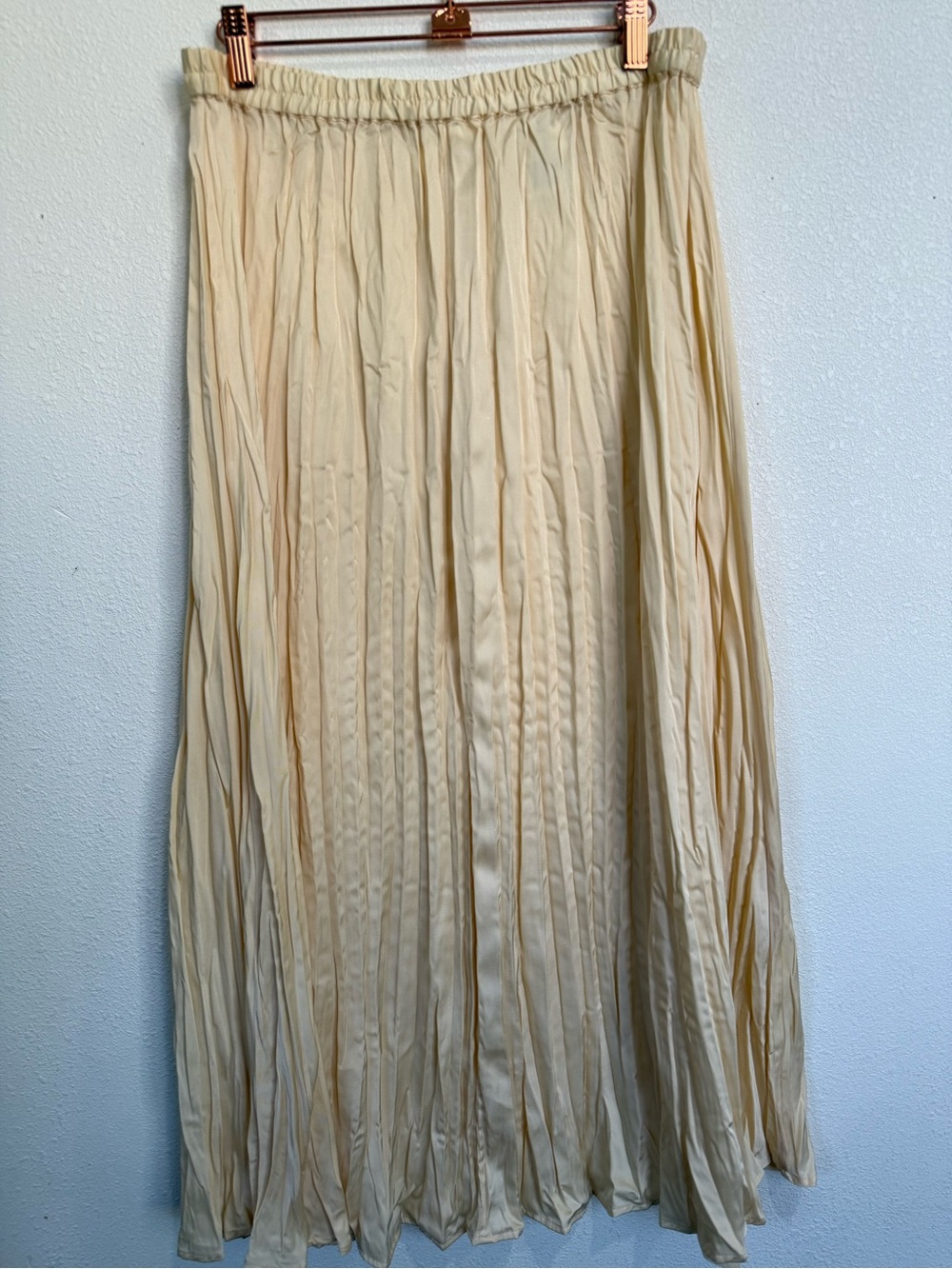 H&M Cream Pleated Maxi Skirt Satin Flowy Boho Ibiza Style Medium - Picture 2 of 8